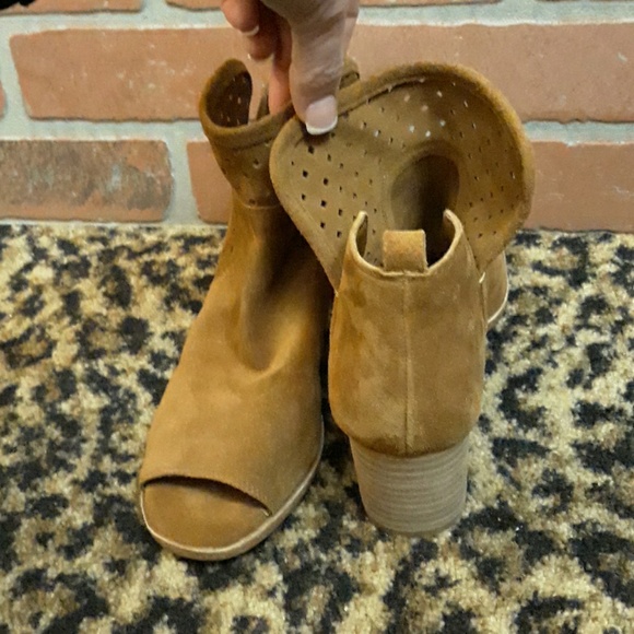 Gianni Bini Peep Toe Cognac Booties Boots Brown New 6 open toe Suede Leather - Picture 8 of 8